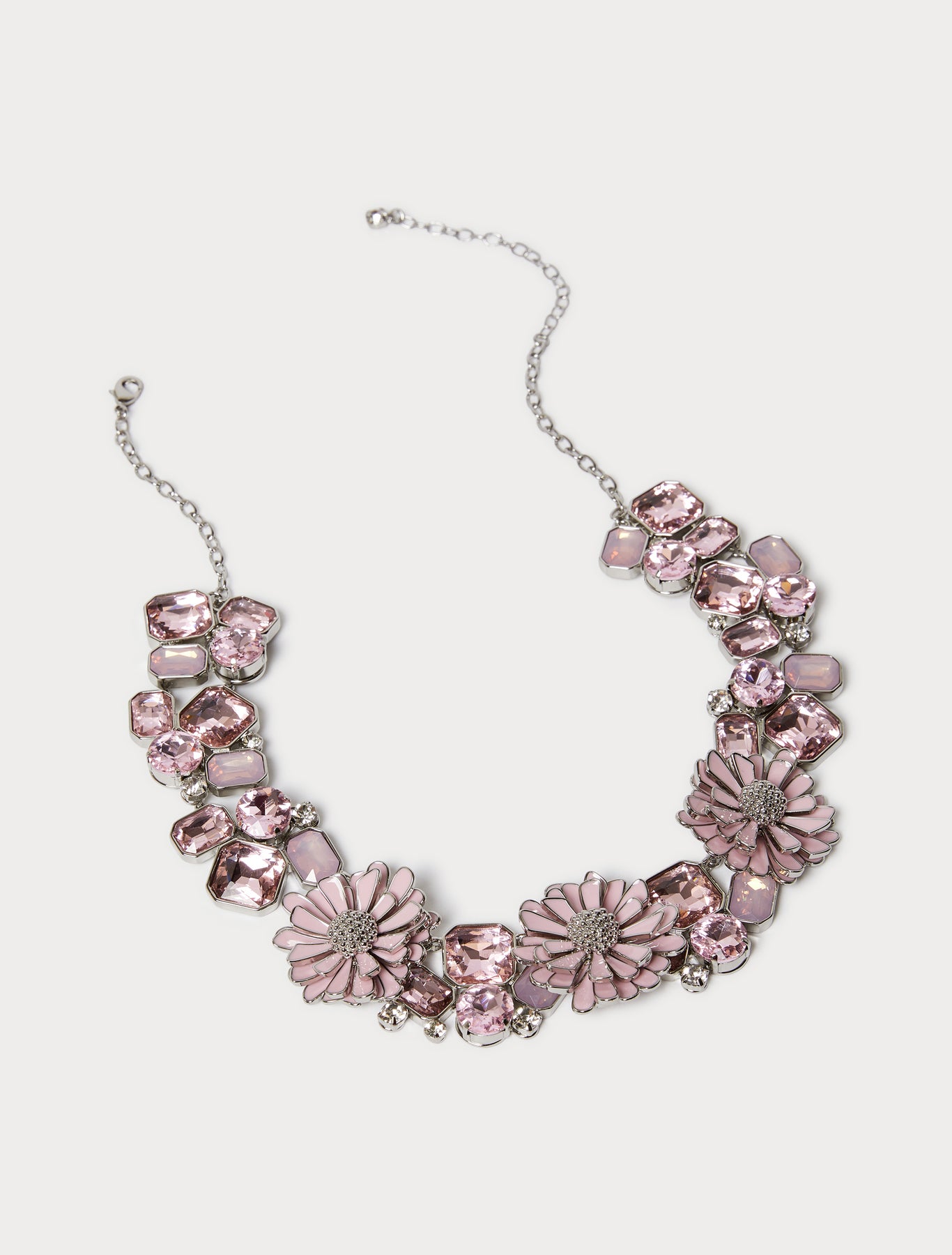 Necklace with cabochon gemstone