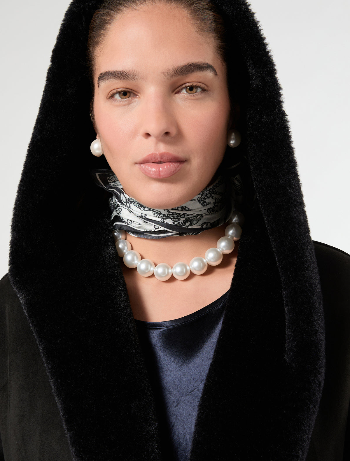 Marina Rinaldi choker, earrings and printed scarf for woman