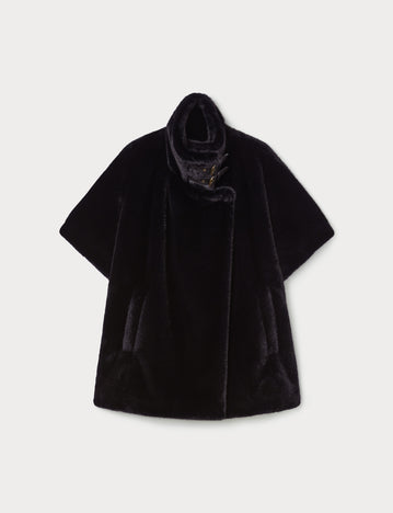 Fluffy-textured cape