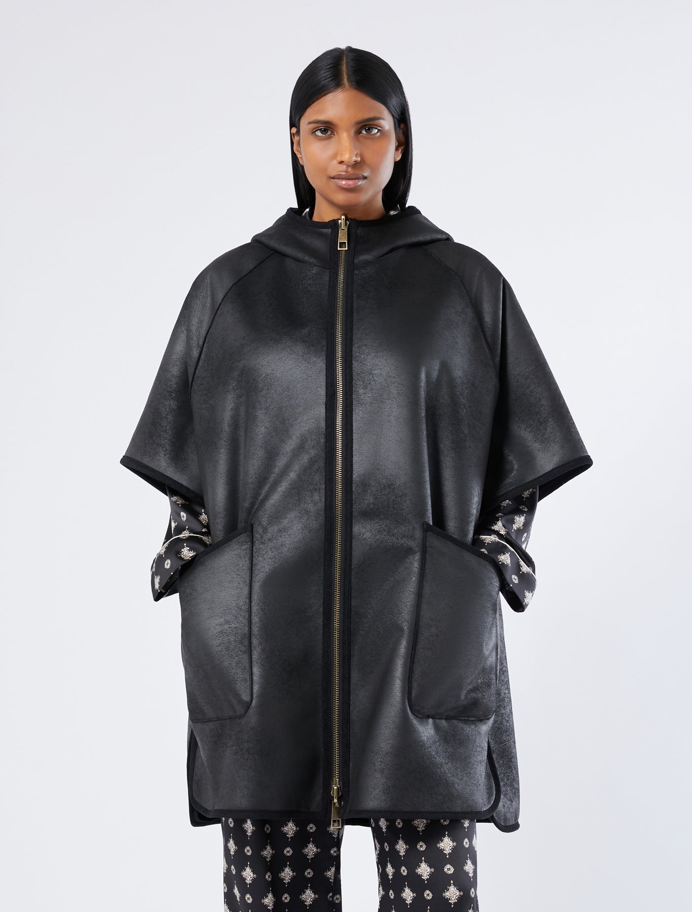 Reversible cape with a soft texture