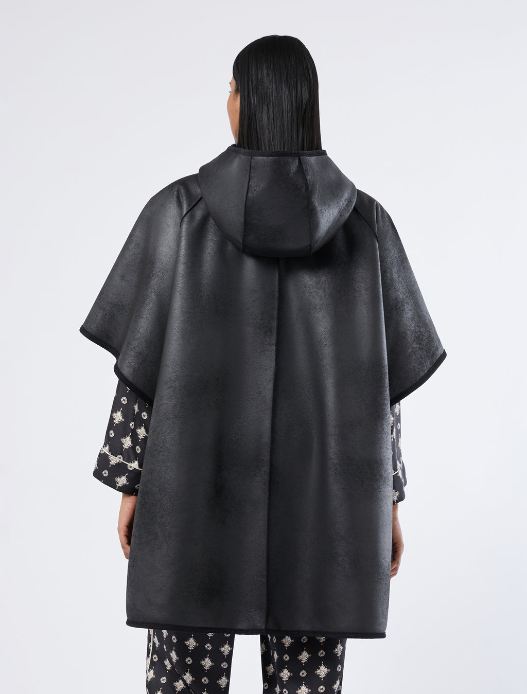 Reversible cape with a soft texture