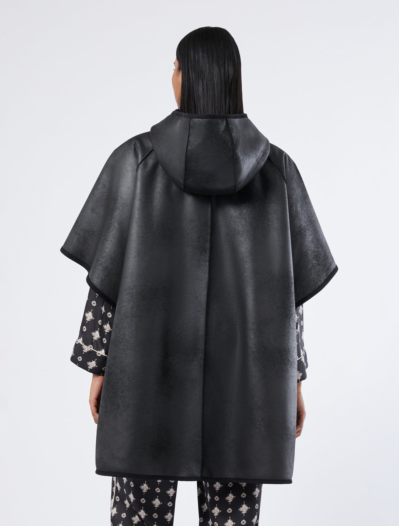 Reversible cape with a soft texture
