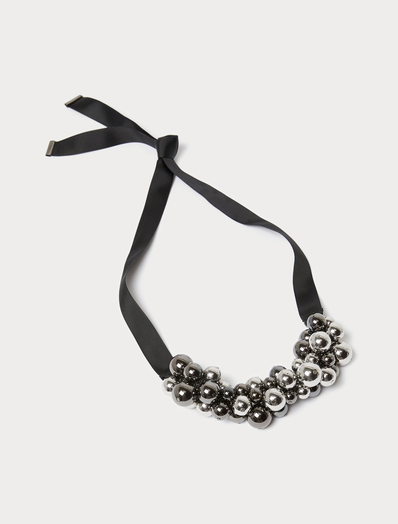 Necklace with spheres