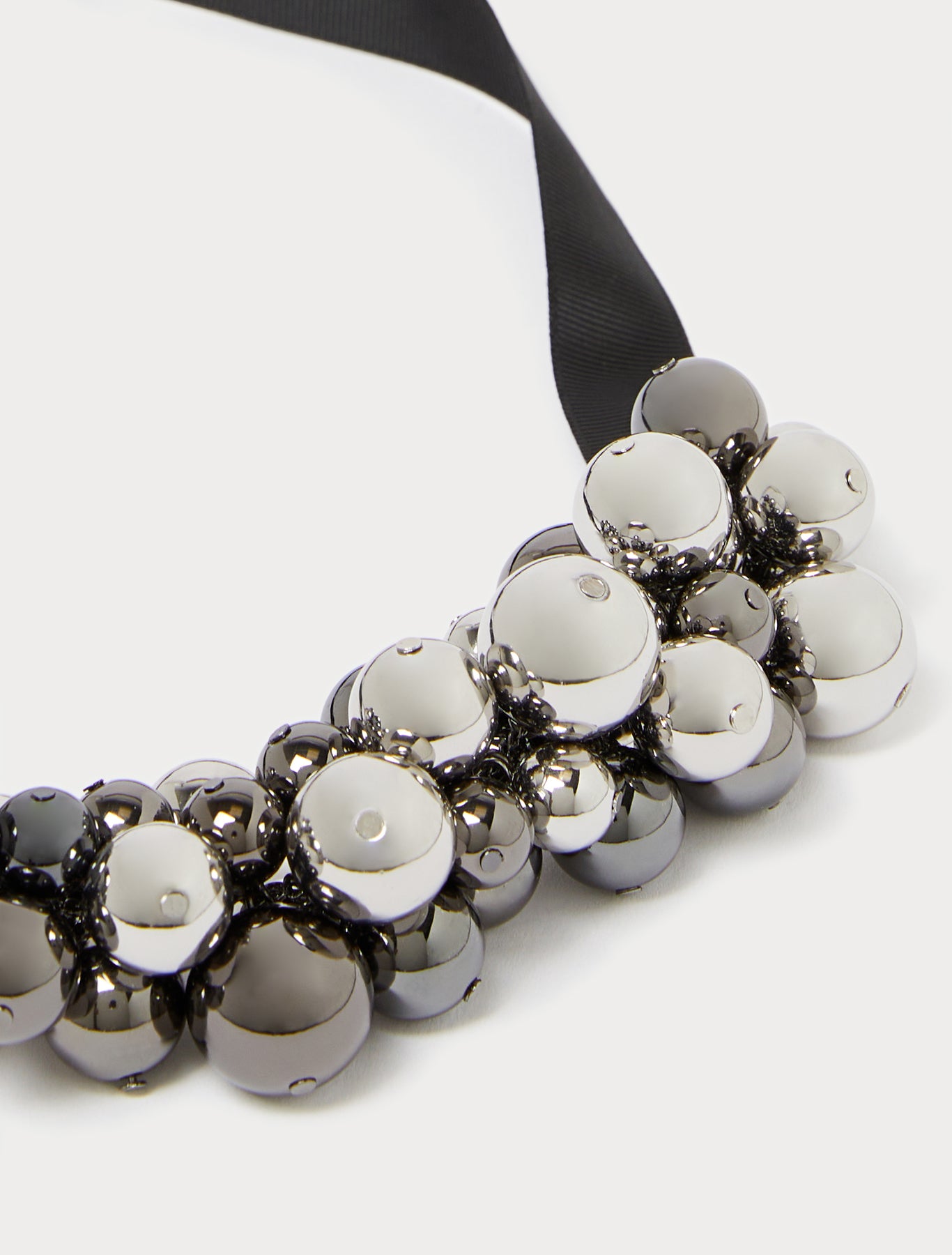 Necklace with spheres